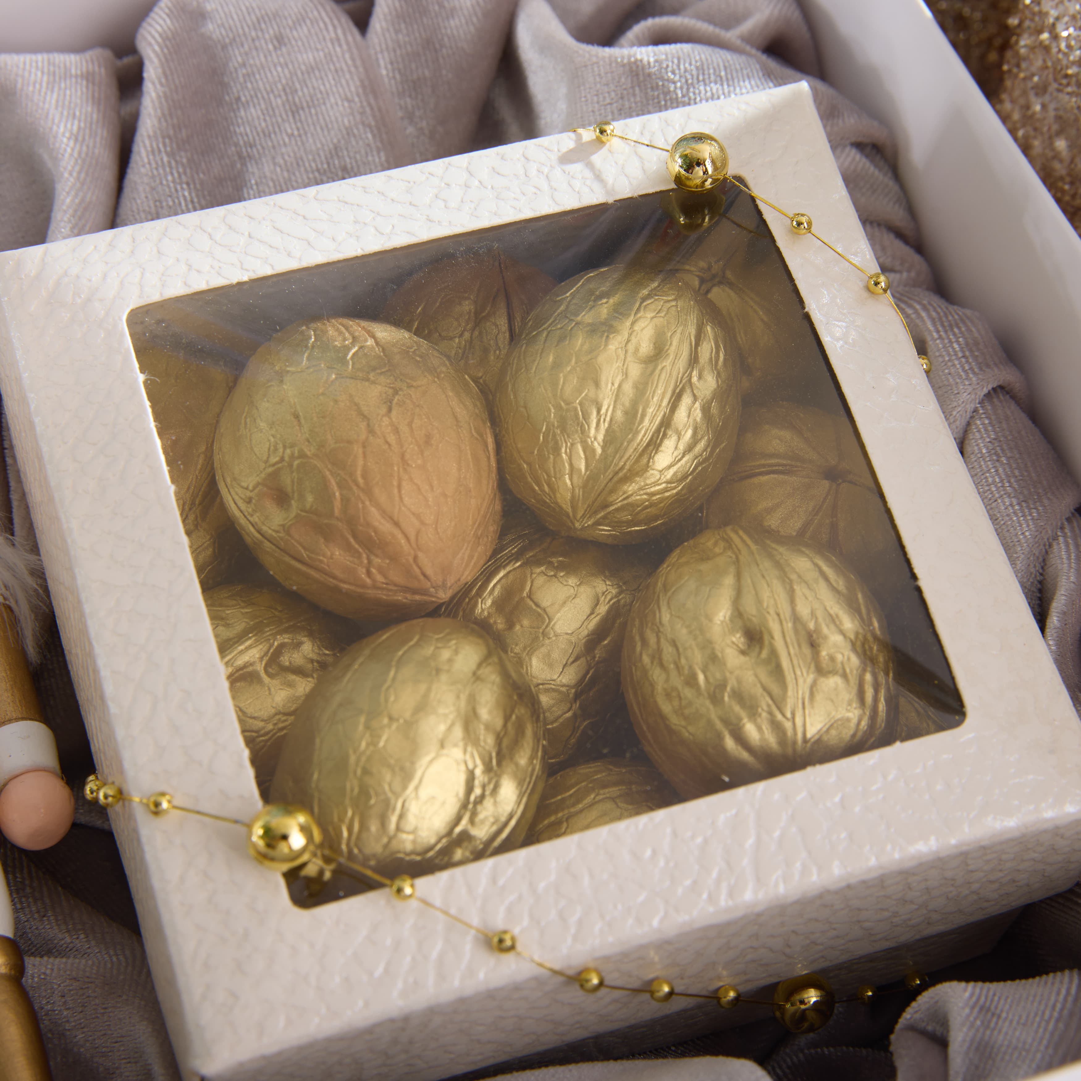 Подарочный набор "НОВОГОДНИЕ ОРЕШКИ"