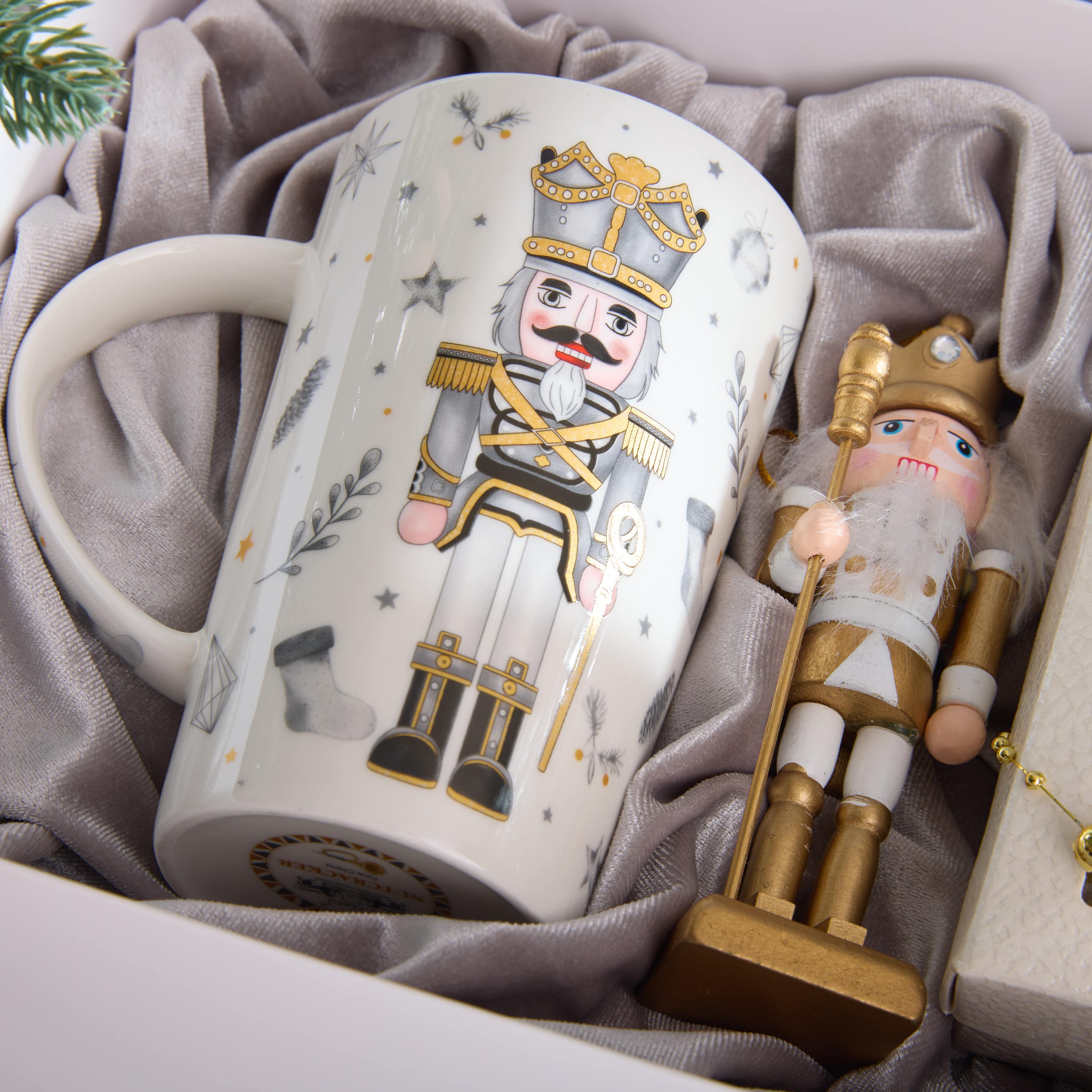 Подарочный набор "НОВОГОДНИЕ ОРЕШКИ"