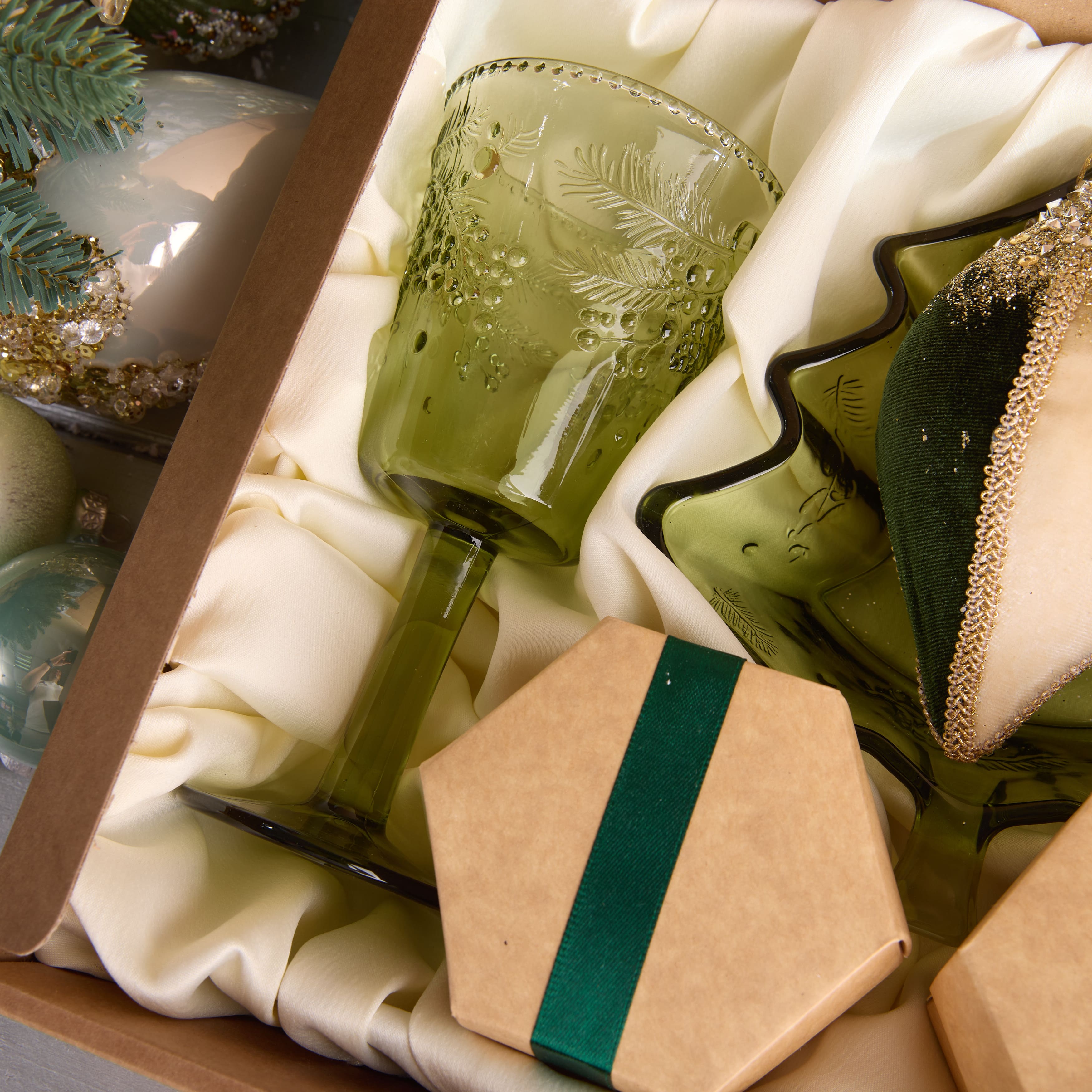 Подарочный набор "ЗАСНЕЖЕННЫЕ ВЕТВИ"